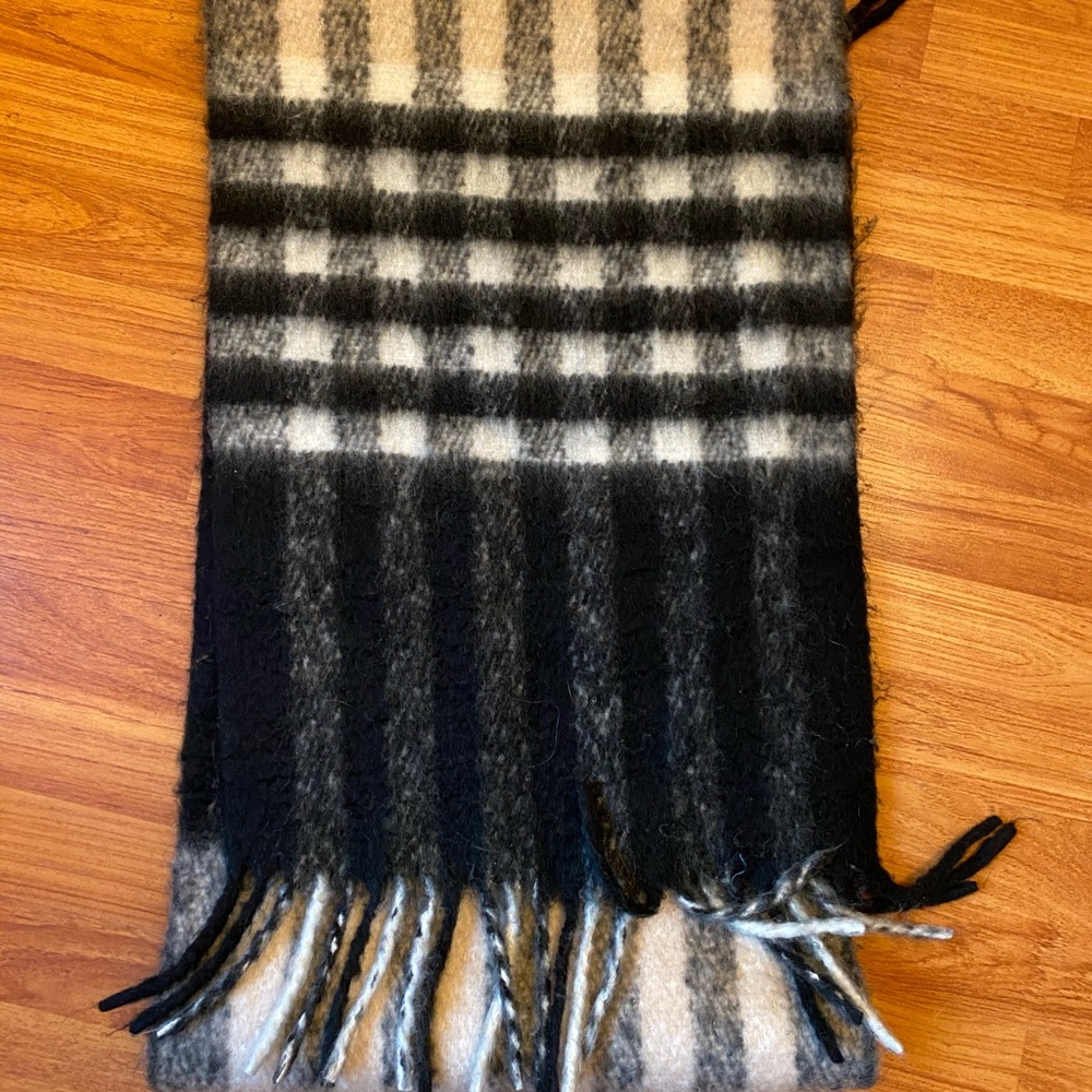 *SALE* H&M Large Black Fuzzy Scarf